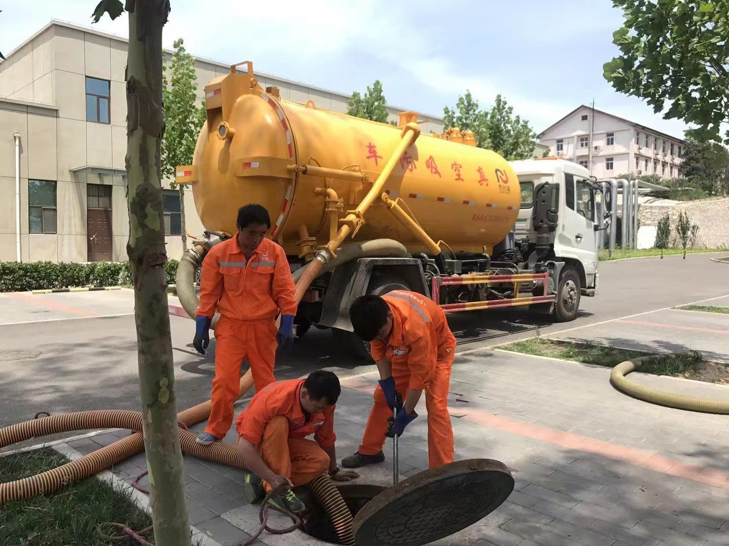 鼎城化粪池清理与5-8吨吸粪车施工效率分析